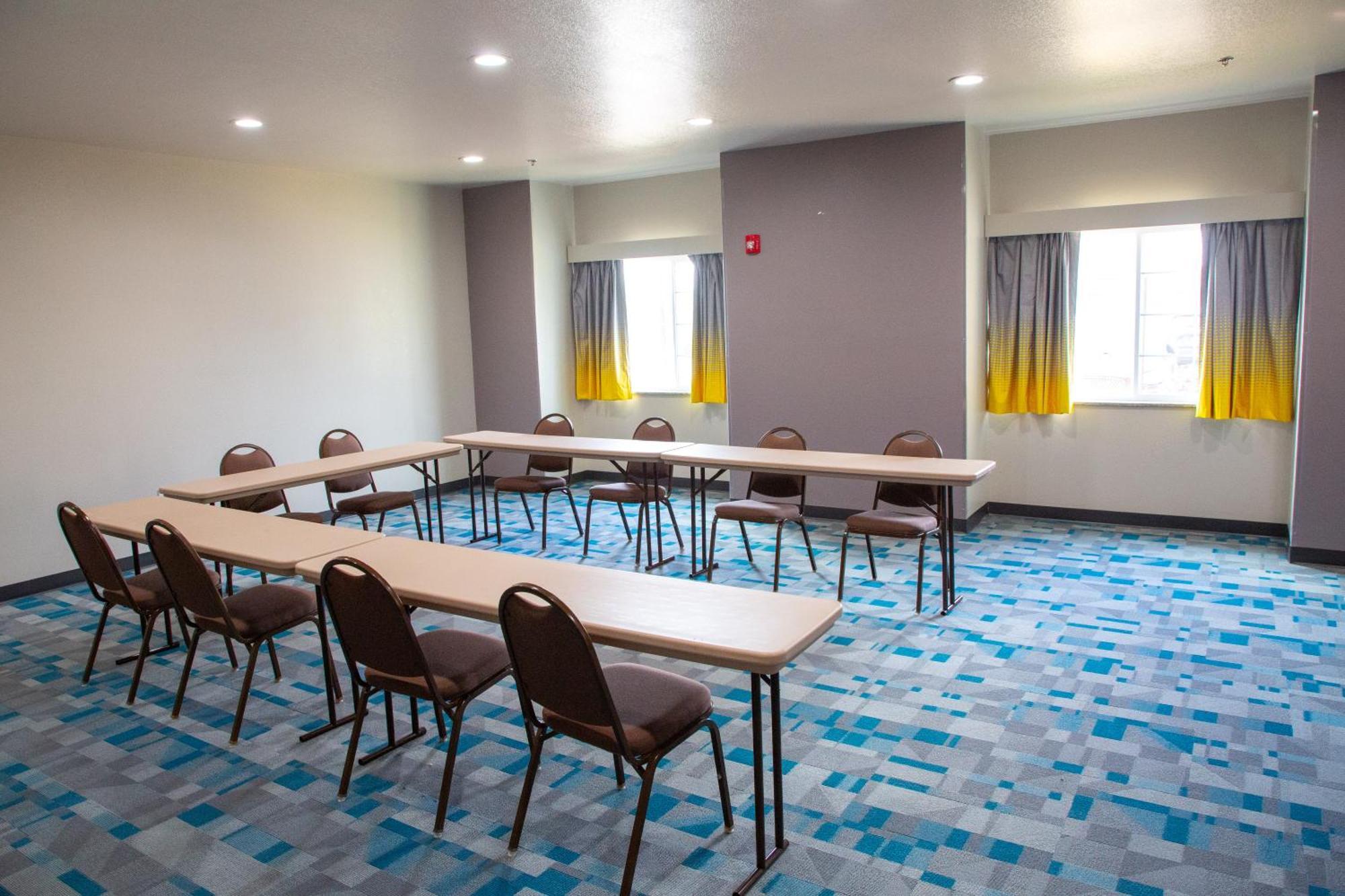 Microtel Inn & Suites By Wyndham סרסי מראה חיצוני תמונה